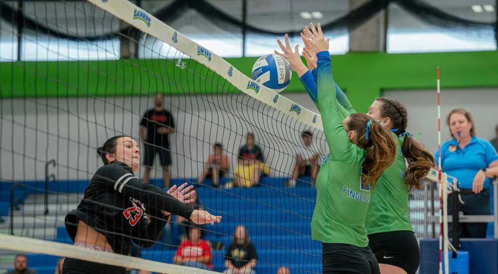 Women's Volleyball Rolls Through Home Pod with Back-to-Back Sweeps